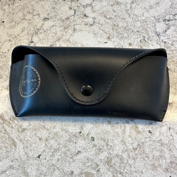 Ray Ban sunglass case - Picture 6 of 6